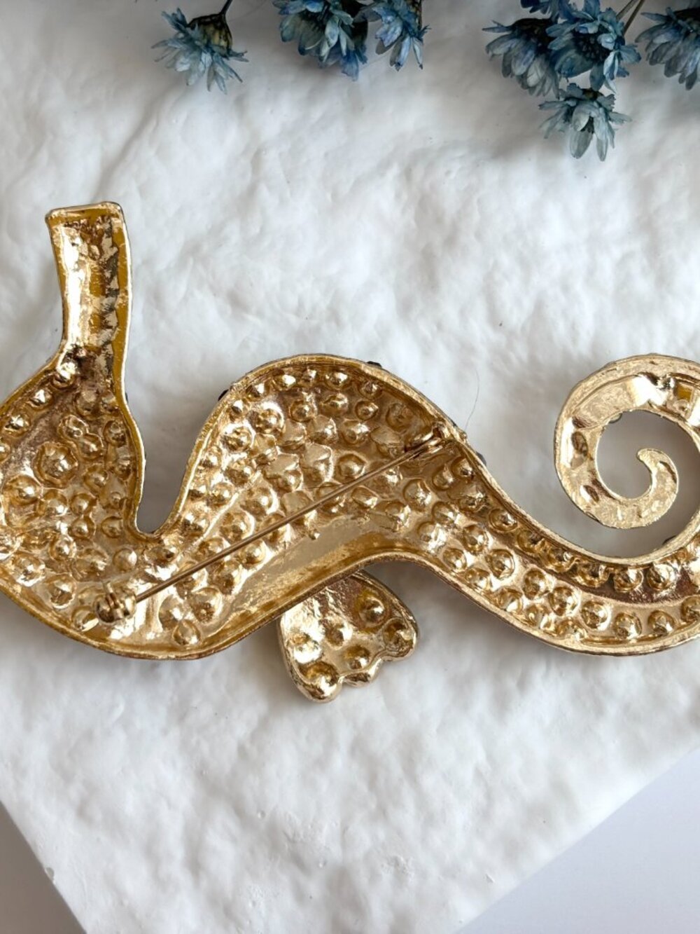 Seahorse Rainbow Rhinestone Gold Toned Jumbo Vintage Inspired Brooch Pin - Picture 10 of 16